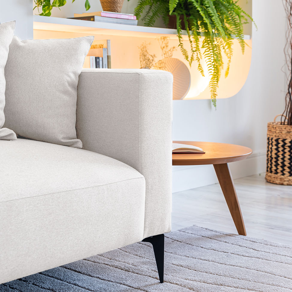 Sofá 2 Lugares com Molas Ensacadas 170 cm e Puff Unne Linho Cru