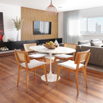 Mesa de Jantar Saarinen Tulipa Oval 4 a 6 lugares 160x90cm Branco Laca Menor preço em Mesa de Jantar Saarinen Tulipa Oval 4 a 6 lugares 160x90cm Branco Laca