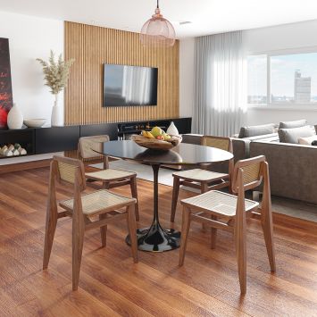 Mesa de Jantar Saarinen Tulipa Oval 4 a 6 lugares 160x90cm Preto Laca Menor preço em Mesa de Jantar Saarinen Tulipa Oval 4 a 6 lugares 160x90cm Preto Laca