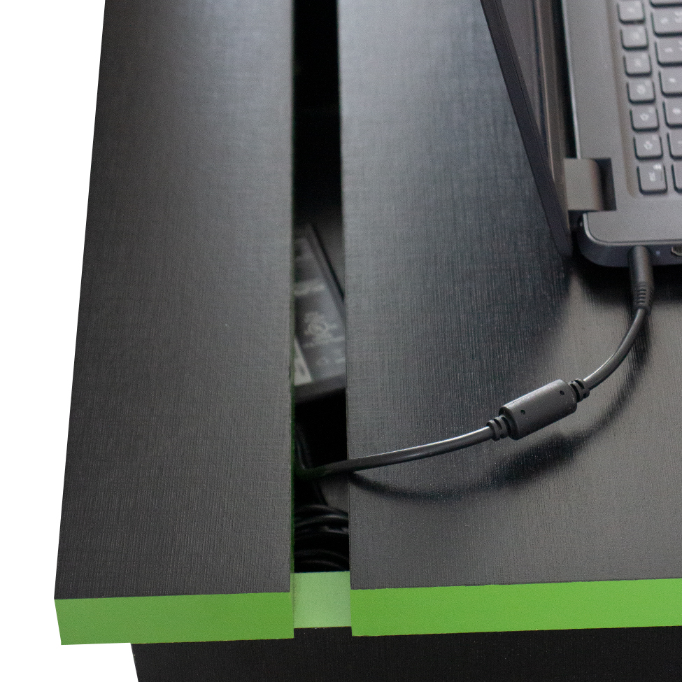 Mesa Gamer LEX Preta e Verde com detalhes que brilham no escuro