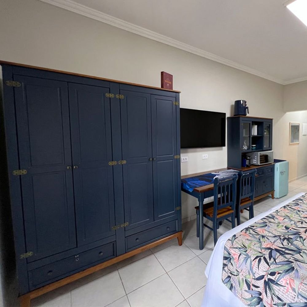 Guarda-Roupa Rústico 4 Portas e 2 Gavetas - Madeira Maciça e MDF - AZUL PETRÓLEO
