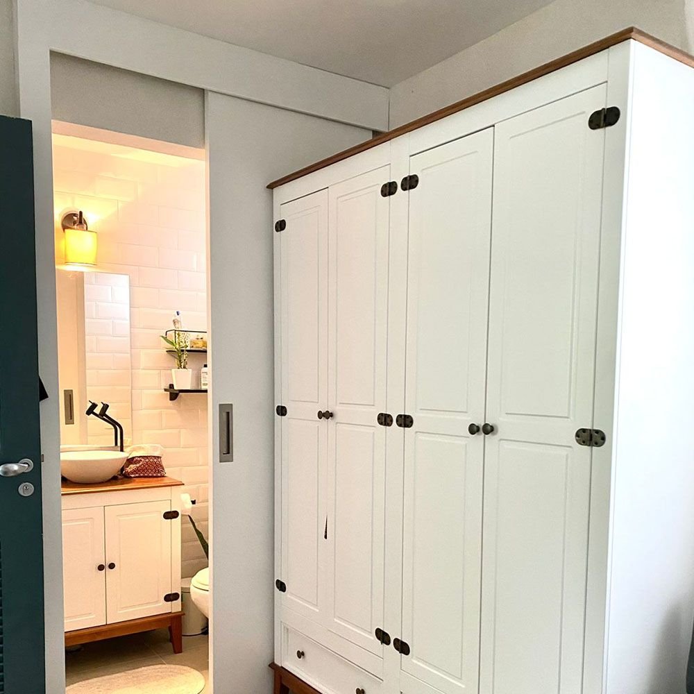 Guarda-Roupa Rústico 4 Portas e 2 Gavetas - Madeira Maciça e MDF - Branco
