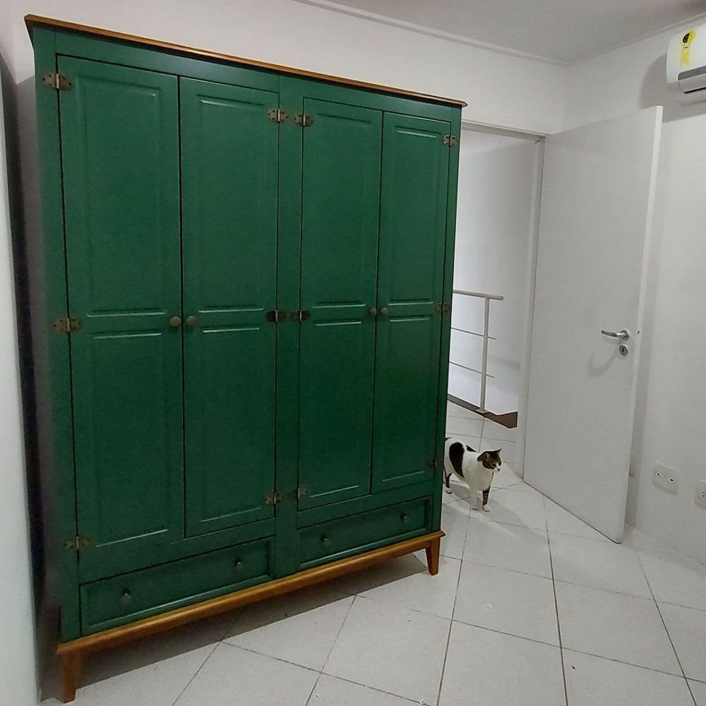 Guarda-Roupa Rústico 4 Portas e 2 Gavetas - Madeira Maciça e MDF - Verde