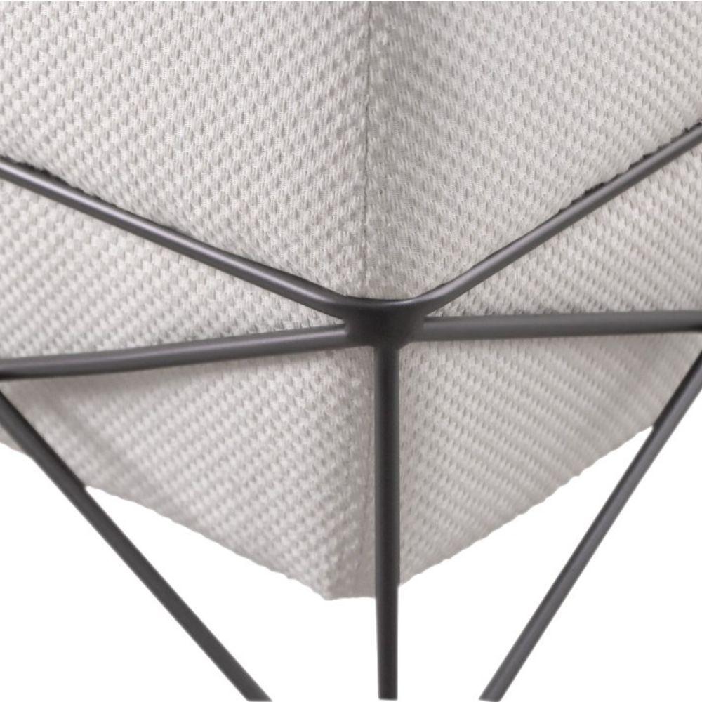Puff Cast Decorativo Linho Palha Base Metal Grafite