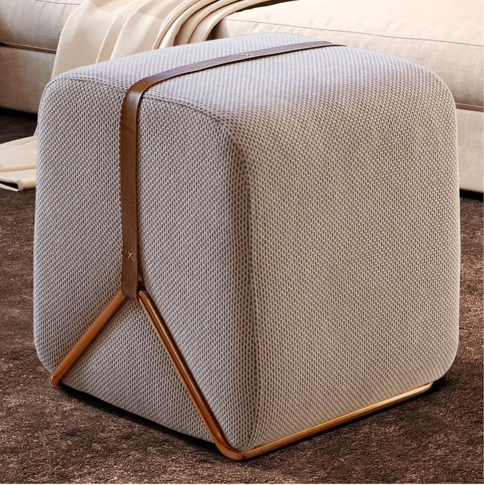 Puff Slim Decorativo com Linho Bolonha e Base Cobre