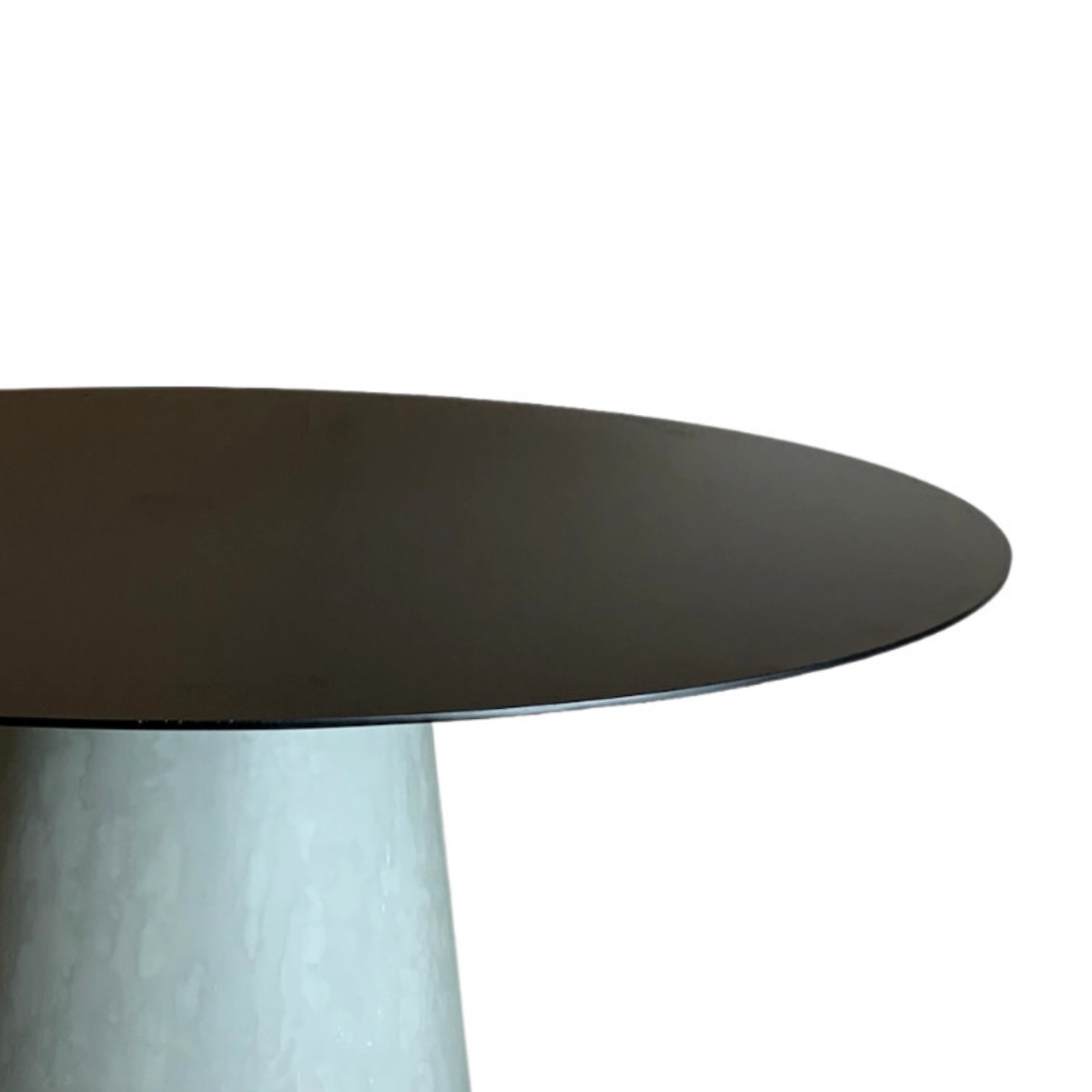 Mesa De Jantar Cone Oval 120x80 Cm Base Cimento Queimado Tampo Laqueado Preto