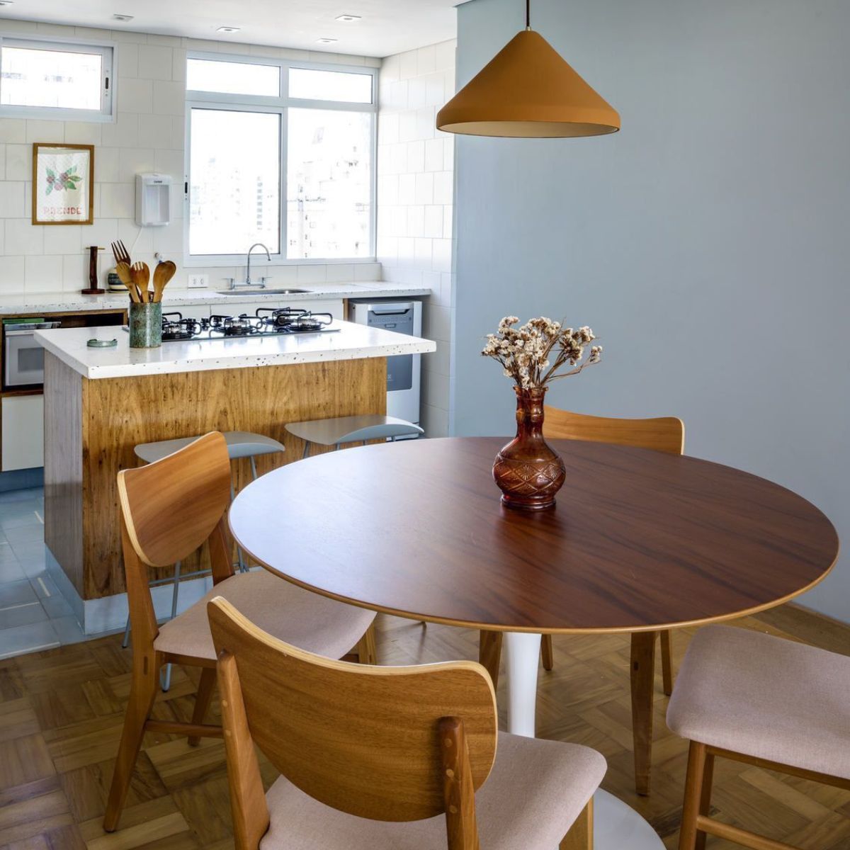 Mesa De Jantar Tulipa Saarinen Redonda 100 Cm Tampo Imbuia Base Branca