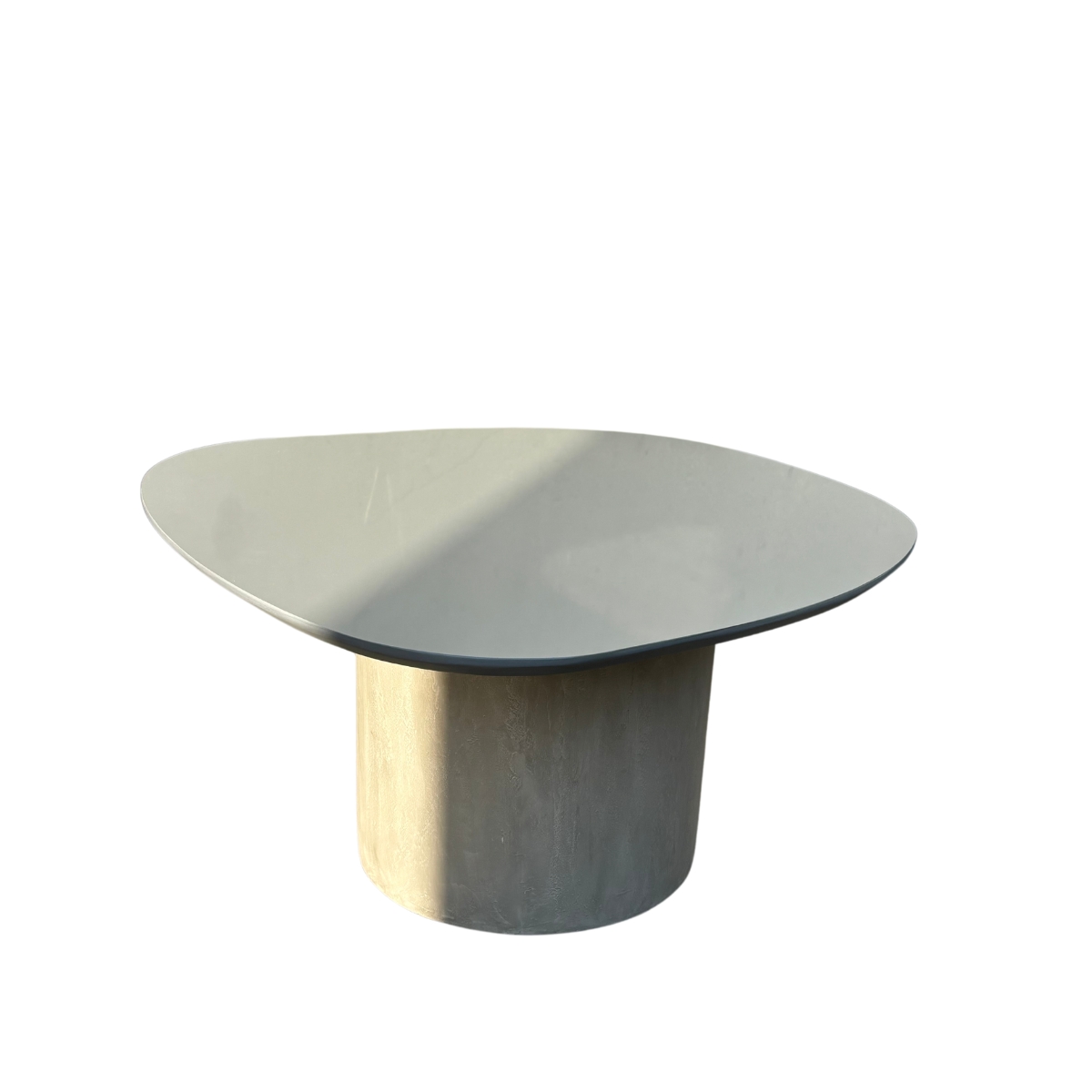 Mesa de Centro Orgânica 80 cm Base Cimento Queimado Tampo Laqueado Fendi