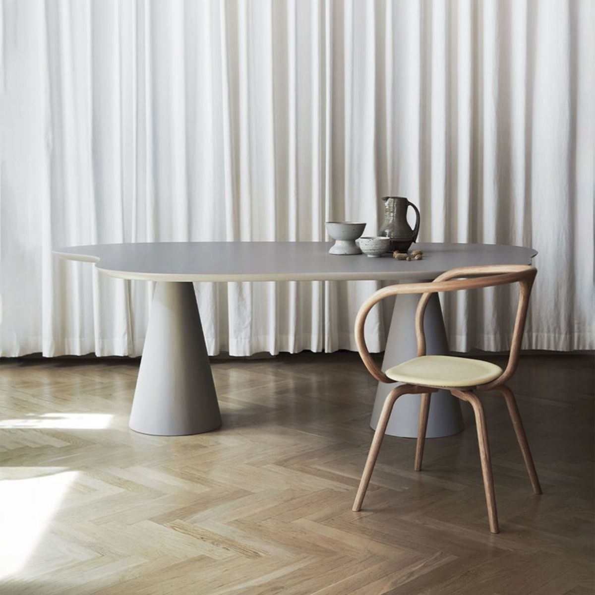 Mesa de Jantar 137x90 Cone Orgânica Nuvem cor Cinza