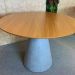 Mesa de Jantar Cone Cimento Queimado 140 cm Tampo Freijó