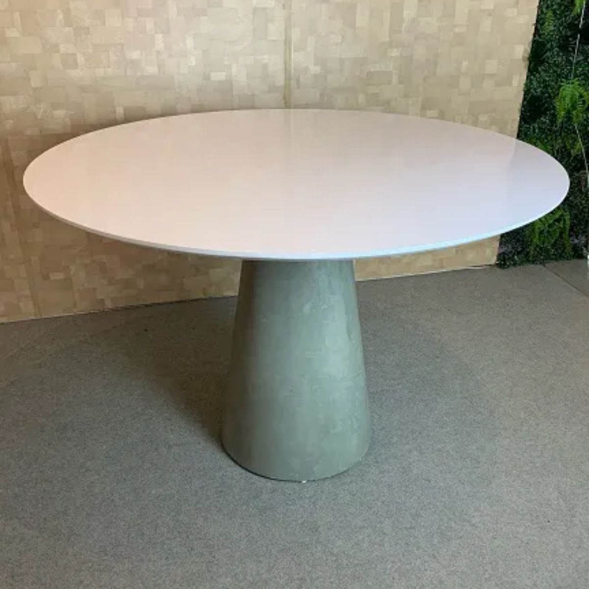 Mesa de Jantar Cone Cimento Queimado 80 cm Tampo Laqueado Branco