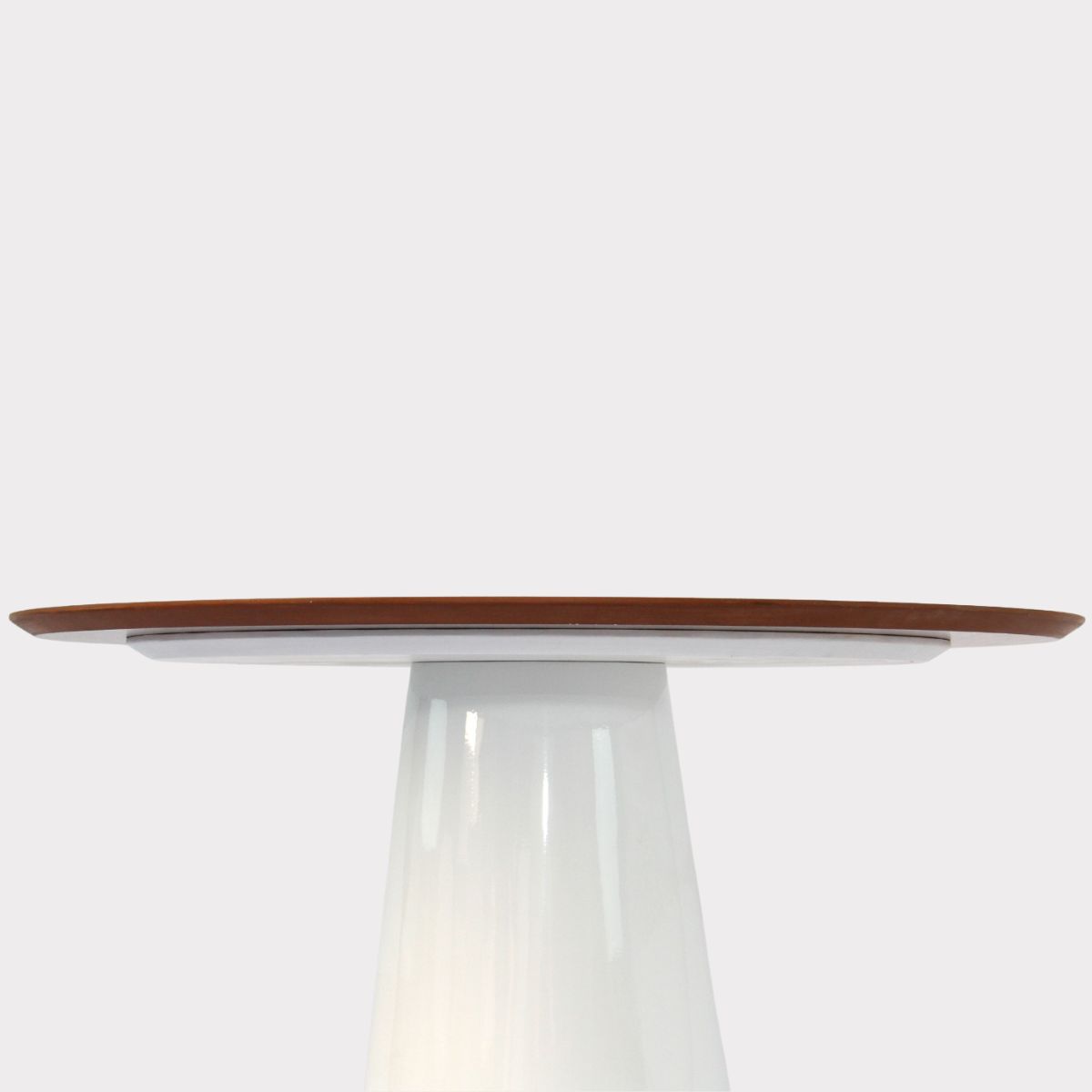 Mesa de Jantar Cone Oval Oblongo 137x90 cm Base Laqueado Tampo Freijó