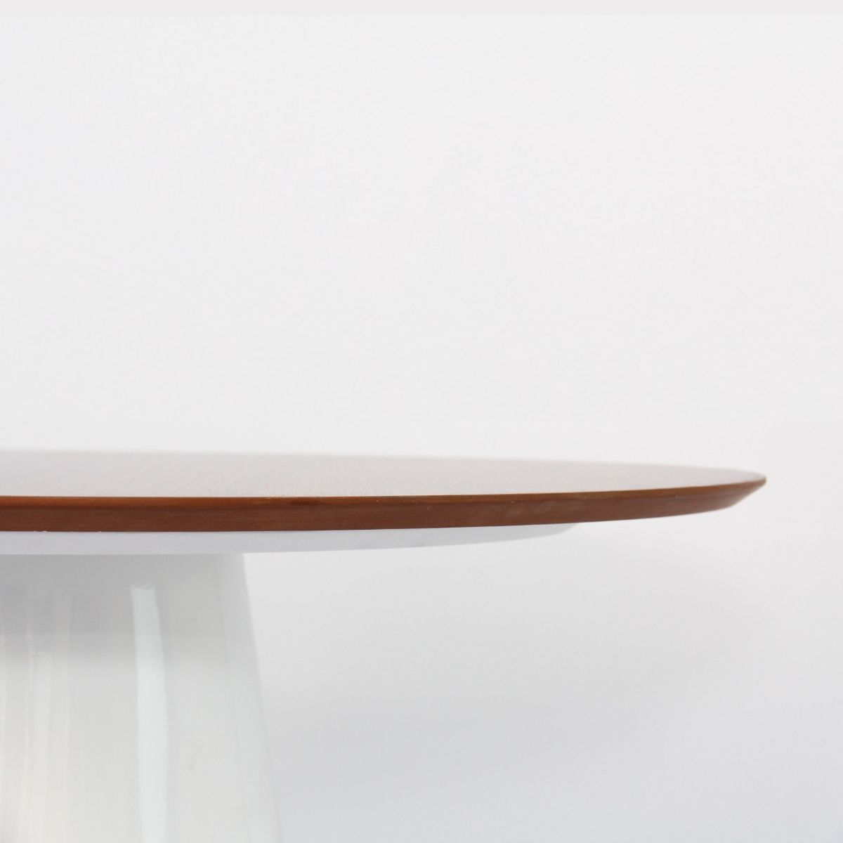 Mesa de Jantar Cone Oval Oblongo 137x90 cm Base Laqueado Tampo Freijó