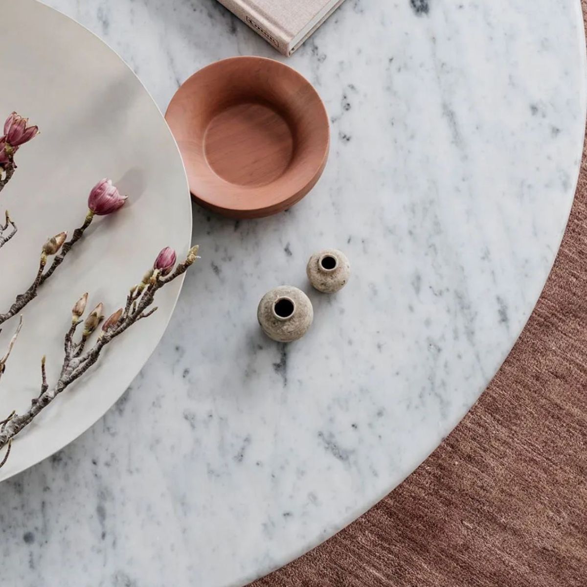 Mesa de Jantar Cone Redondo 90 cm Base Freijó Tampo Mármore Branco Extra