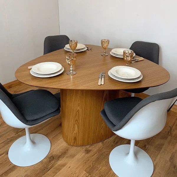Mesa de Jantar Cone orgânica Redonda 110x113 cm Base Freijó Tampo Freijó