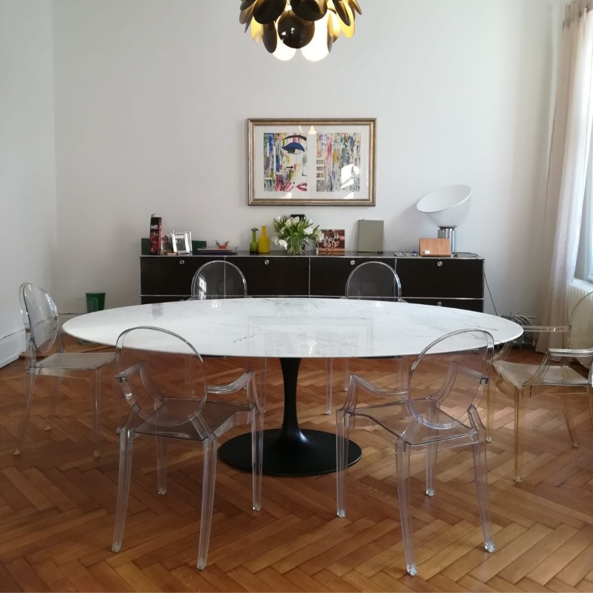 Mesa de Jantar Saarinen Oval 180x100 cm Mármore Branco Extra Base Preta