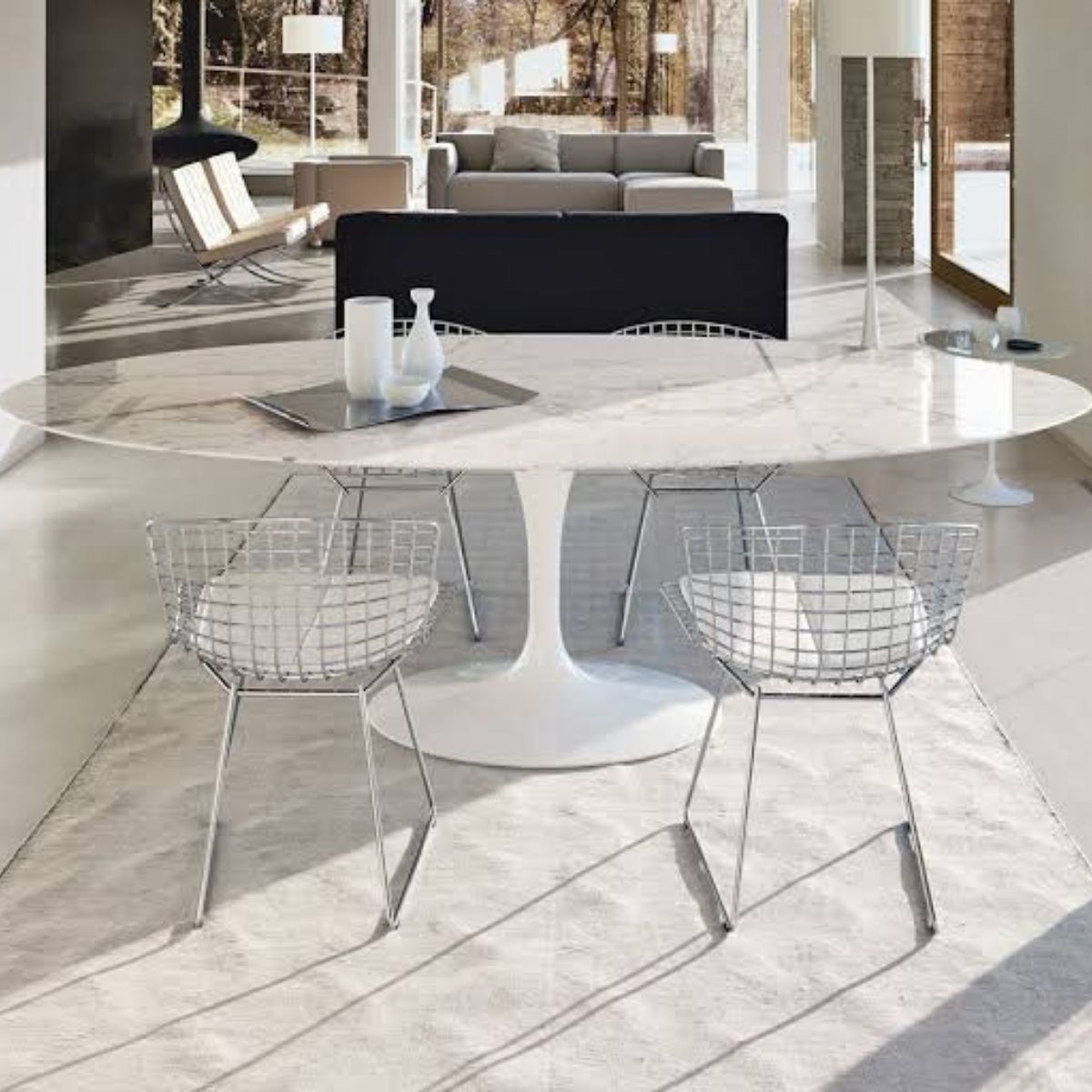 Mesa de Jantar Saarinen Oval 244x137 cm Mármore Carrara Base Branca
