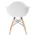 Cadeira Charles Eames Eiffel DAW com braços e pés de madeira clara Branco