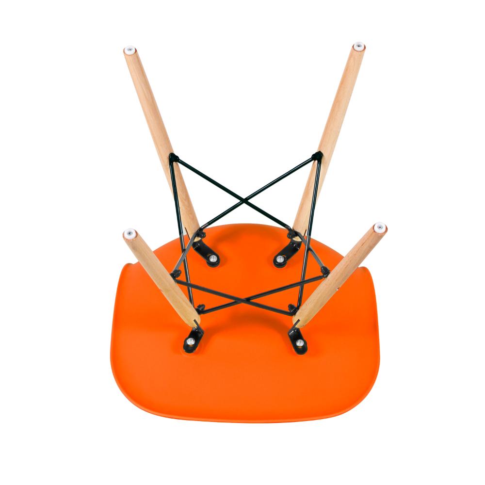 Cadeira Charles Eames Eiffel DSW com pés de madeira clara Laranja