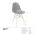 Cadeira Charles Eames Eiffel DSW com pés de madeira clara Preto