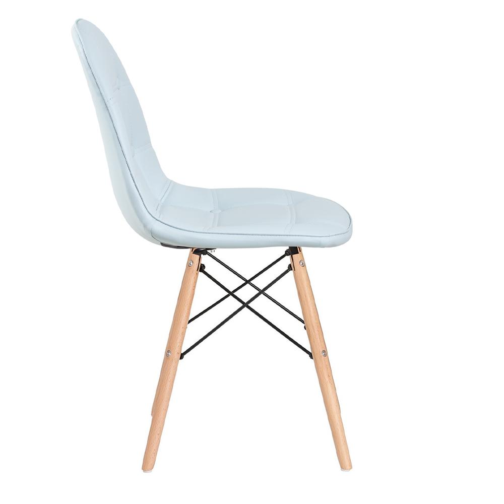 Kit 6 cadeiras estofadas Charles Eames Eiffel Botonê com pés de madeira clara Azul claro