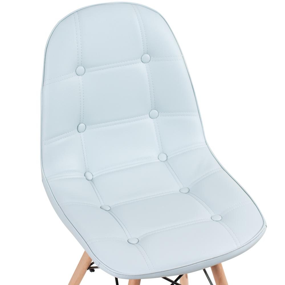 Kit 6 cadeiras estofadas Charles Eames Eiffel Botonê com pés de madeira clara Azul claro
