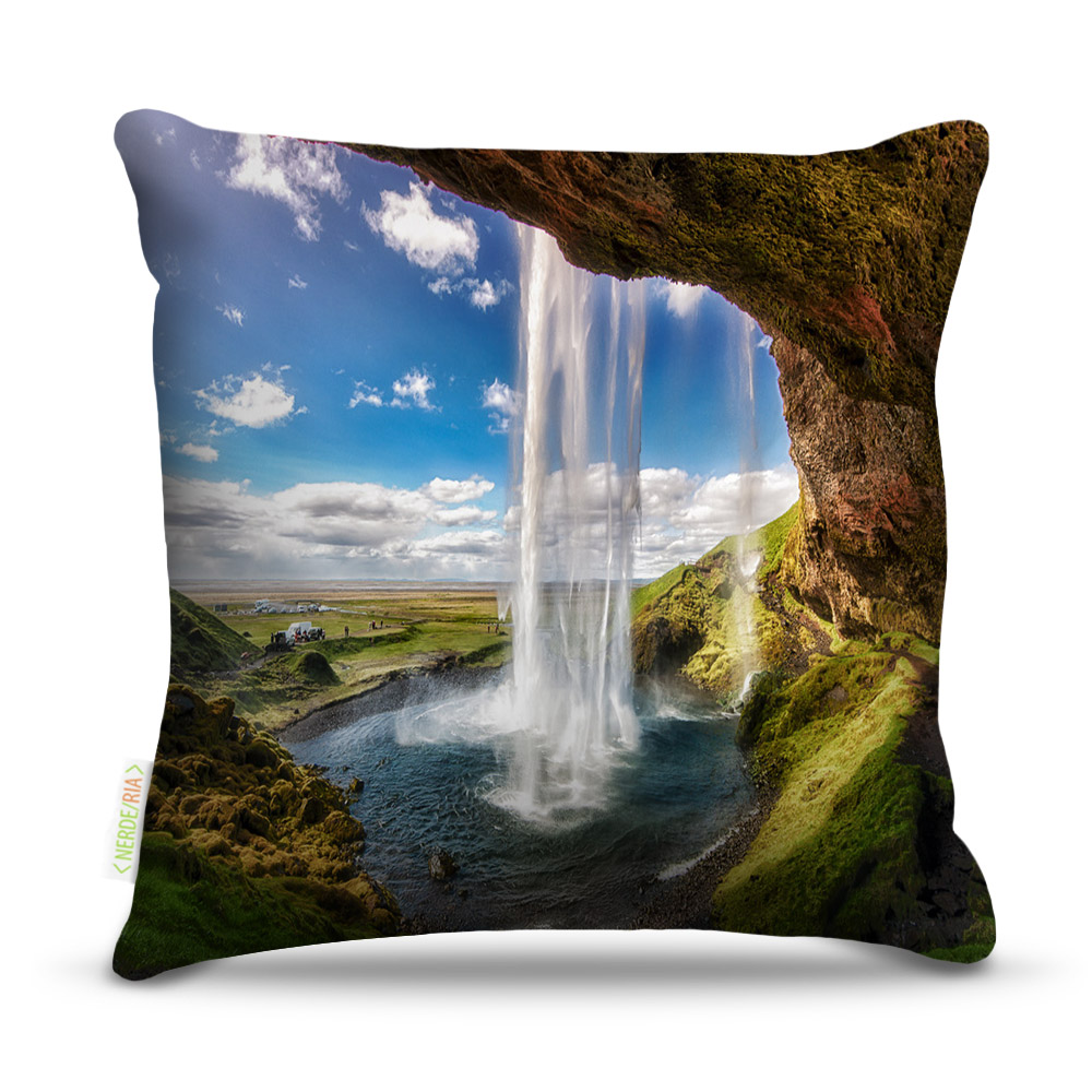 Almofada 45 x 45cm  Nerderia e Lojaria paisagem cachoera colorido