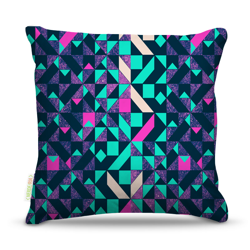 Almofada 45 x 45cm  Nerderia e Lojaria triangules fluor colorido