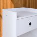 Kit 2 Mesinhas Decore Branco Nicho Porta Objetos Pés Palito Preto Cabeceira Suspensa Júlia Cama Box Casal 1,40 Suede - Lojas RPM