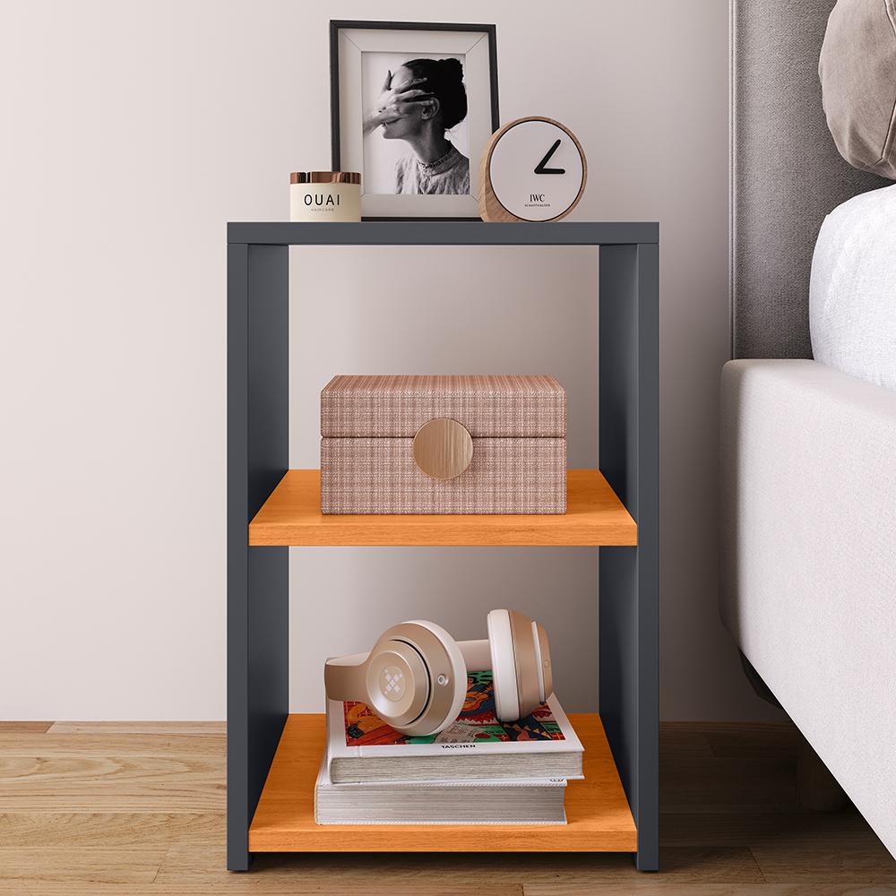 Kit Quarto 2 Mesinhas Bella Prateleira Criado Retrô Cinza/Cinamomo Cabeceira Estofada Júlia Cinza Suede 1,40 Cama Box Casal - RPM