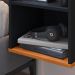 Kit Quarto Casal 2 Mesas Cabeceira Suspensa Madri Divisória Superior Preto/Cinamomo Painel Estofado Parise Cama Box Queen 1,60 Suede - Lojas RPM