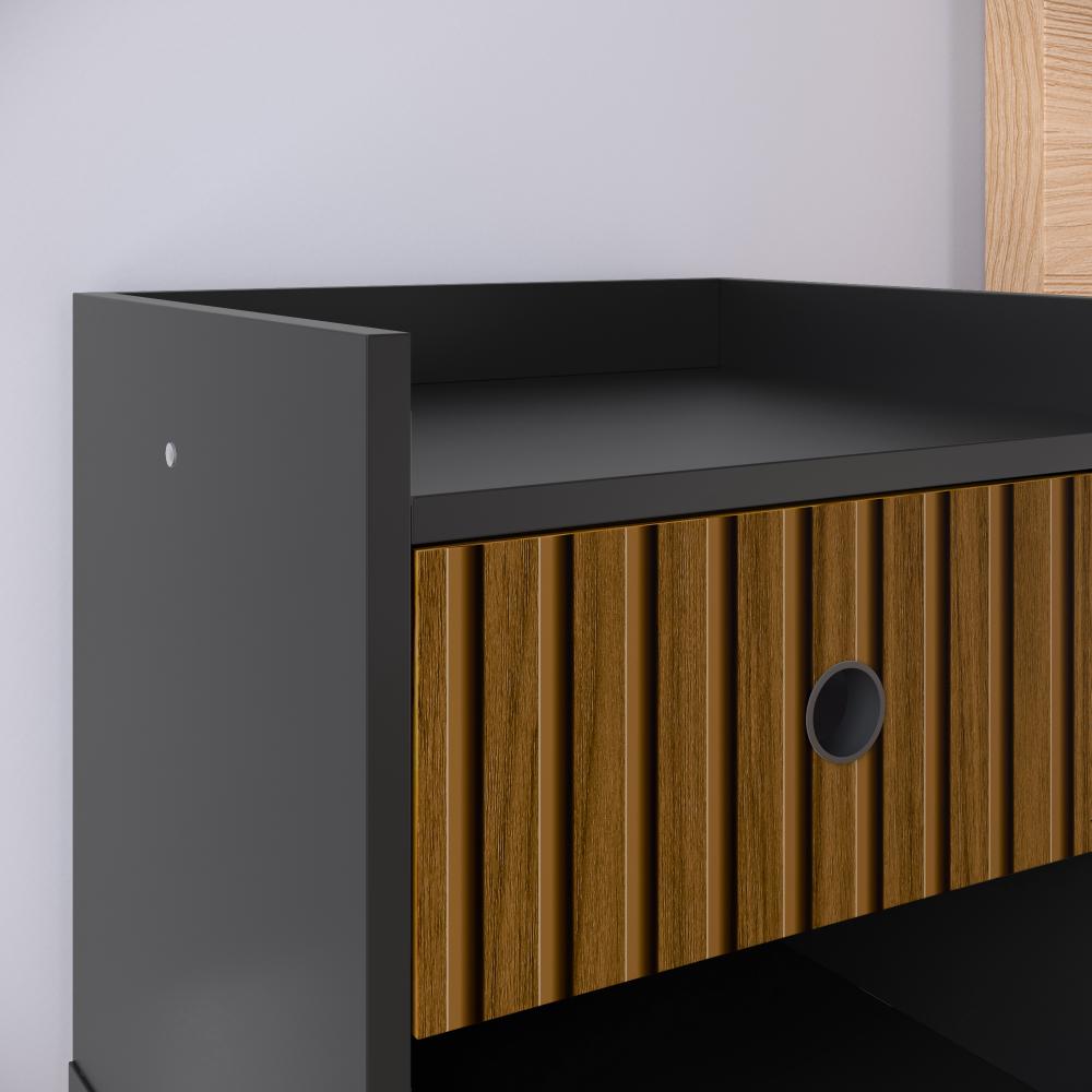Mesinha Lateral Pequena com 1 Gaveta e Nicho Quarto Decorado - Preto / Ripado Nature - Lojas RPM