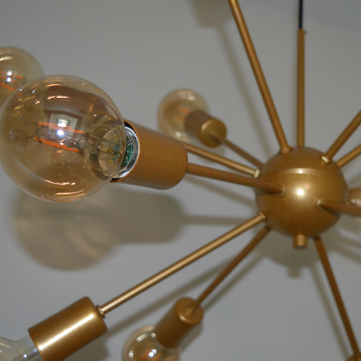 Lustre Luminária Pendente com 12 Hastes Modelo Sputinik - Ideal para Mesa Jantar, Sala, Quarto - Cor Dourado