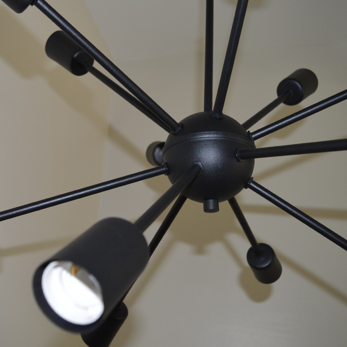 Lustre Luminária Pendente com 12 Hastes Modelo Sputinik - Ideal para Mesa Jantar, Sala, Quarto - Cor Preto
