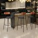 Banqueta Alta Bar Cozinha Sala De Jantar Milão L02 Couríssimo Camel Linho Chumbo - Lyam Decor