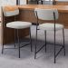 Banqueta Baixa Bar Cozinha Sala De Jantar Preto Elira L02 Couríssimo Whisky Linho Cinza - Lyam Decor