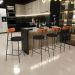 Banqueta Baixa Cozinha Sala Jantar Bancada Milão L02 Couríssimo Camel Linho Chumbo - Lyam Decor