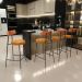 Banqueta Baixa Cozinha Sala Jantar Bancada Milão L02 Couríssimo Camel Whisky - Lyam Decor