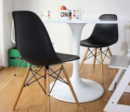 Cadeira Decorativa Eiffel Charles Eames F03 Preto com Pés de Madeira - Lyam Decor