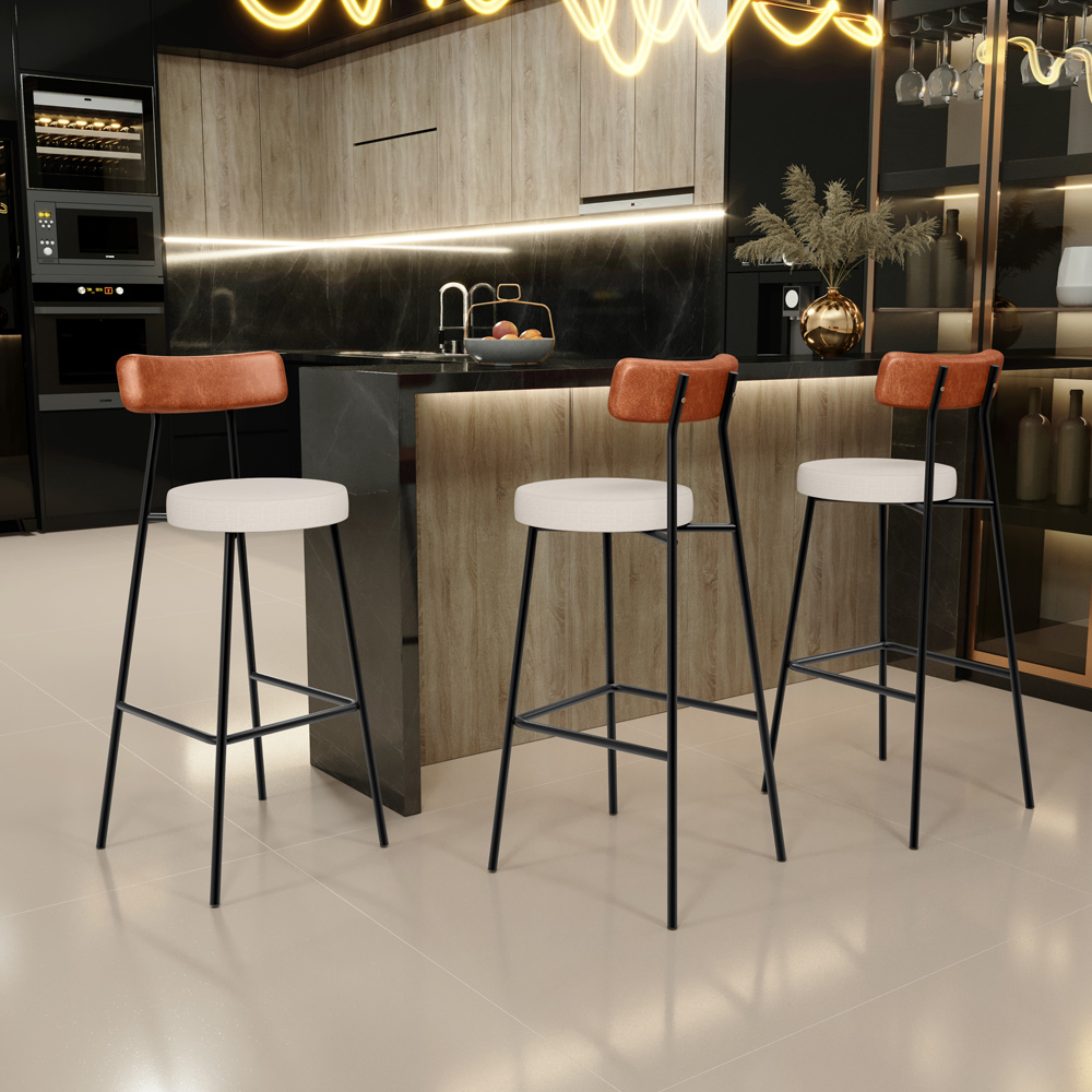 Kit 02 Banquetas Alta Bar Cozinha Sala De Jantar Milão L02 Couríssimo Camel Linho Cru - Lyam Decor