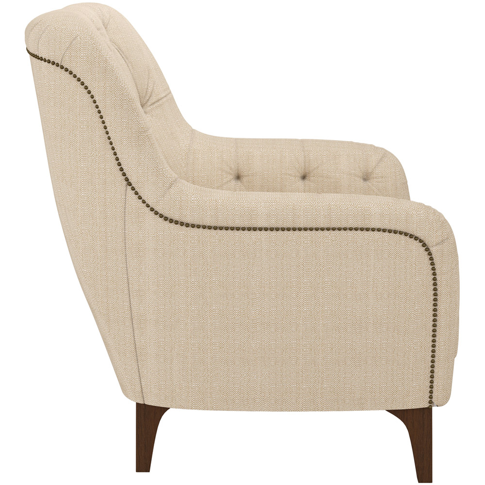 Poltrona Para Sala De Estar Decorativa Com Tachas Base Fixa Blenda M03 Linho Bege - Lyam Decor