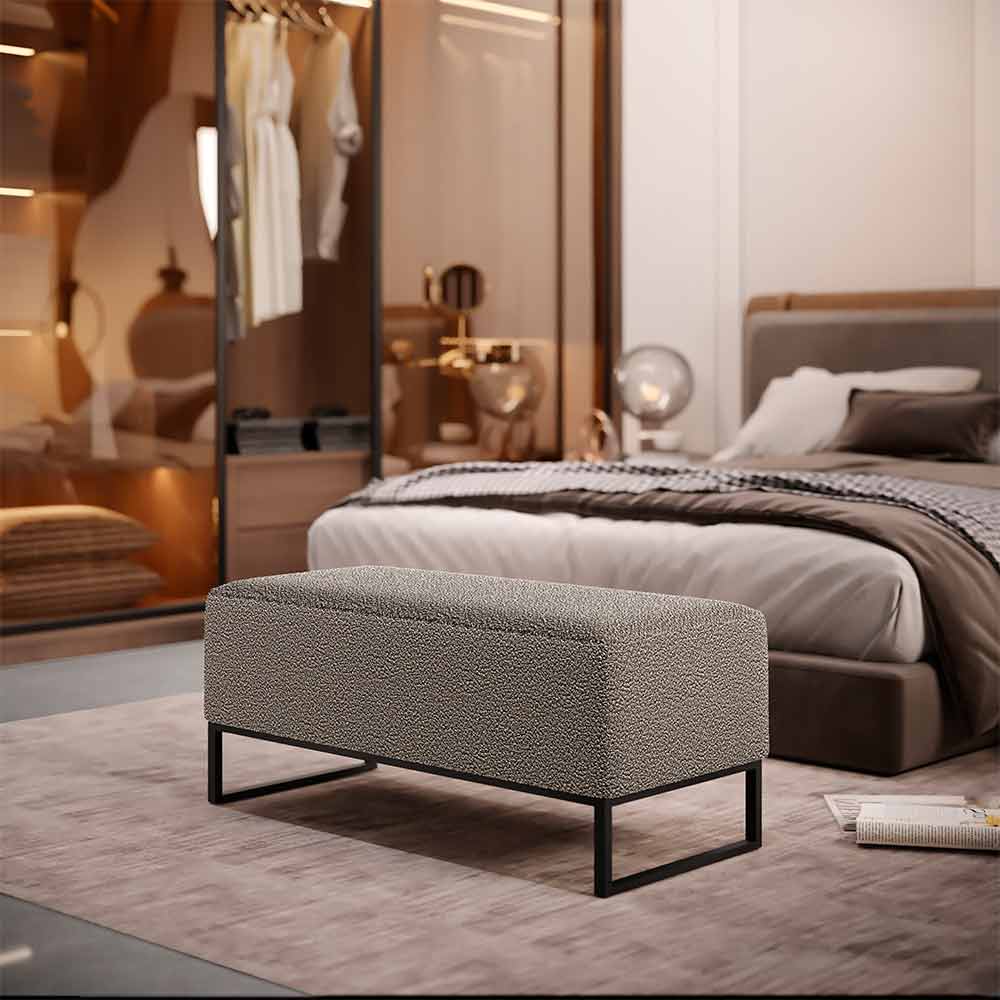 Puff Decorativo Sala De Estar Cléo 90cm Base De Ferro Preto W01 Bouclê Bege - Lyam Decor