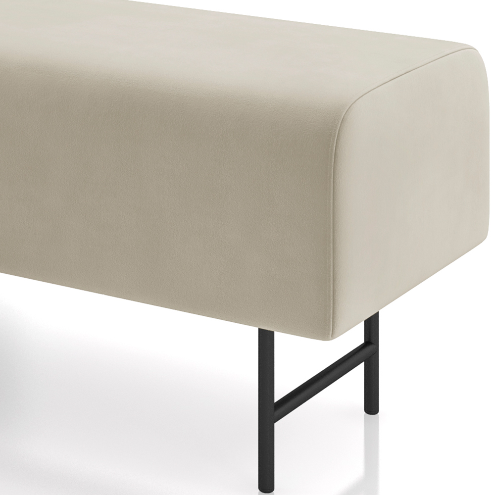 Puff Recamier Decorativo com Pés Industrial 140cm Novara P05 Veludo Bege - Lyam Decor