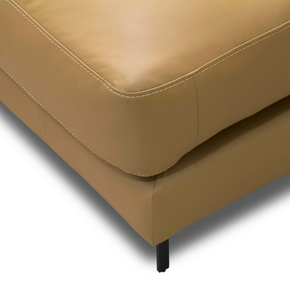 Sofá 3 Lugares com Chaise Direito Sala Living 230cm Amábile L06 Couro Marrom Claro - Lyam Decor