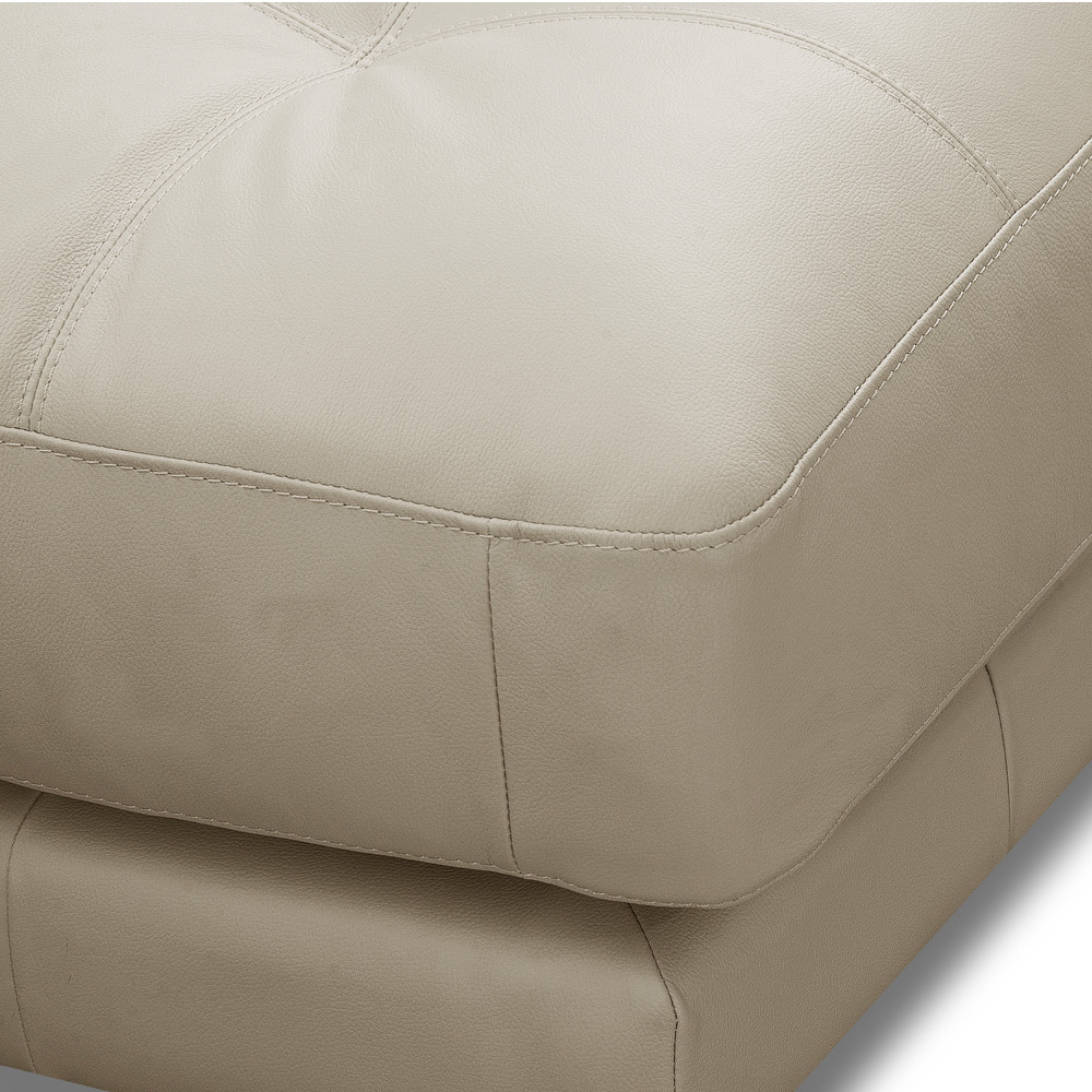 Sofá 4 Lugares com Chaise Direito Sala Living 316cm Logus L06 Couro Bege Areia - Lyam Decor