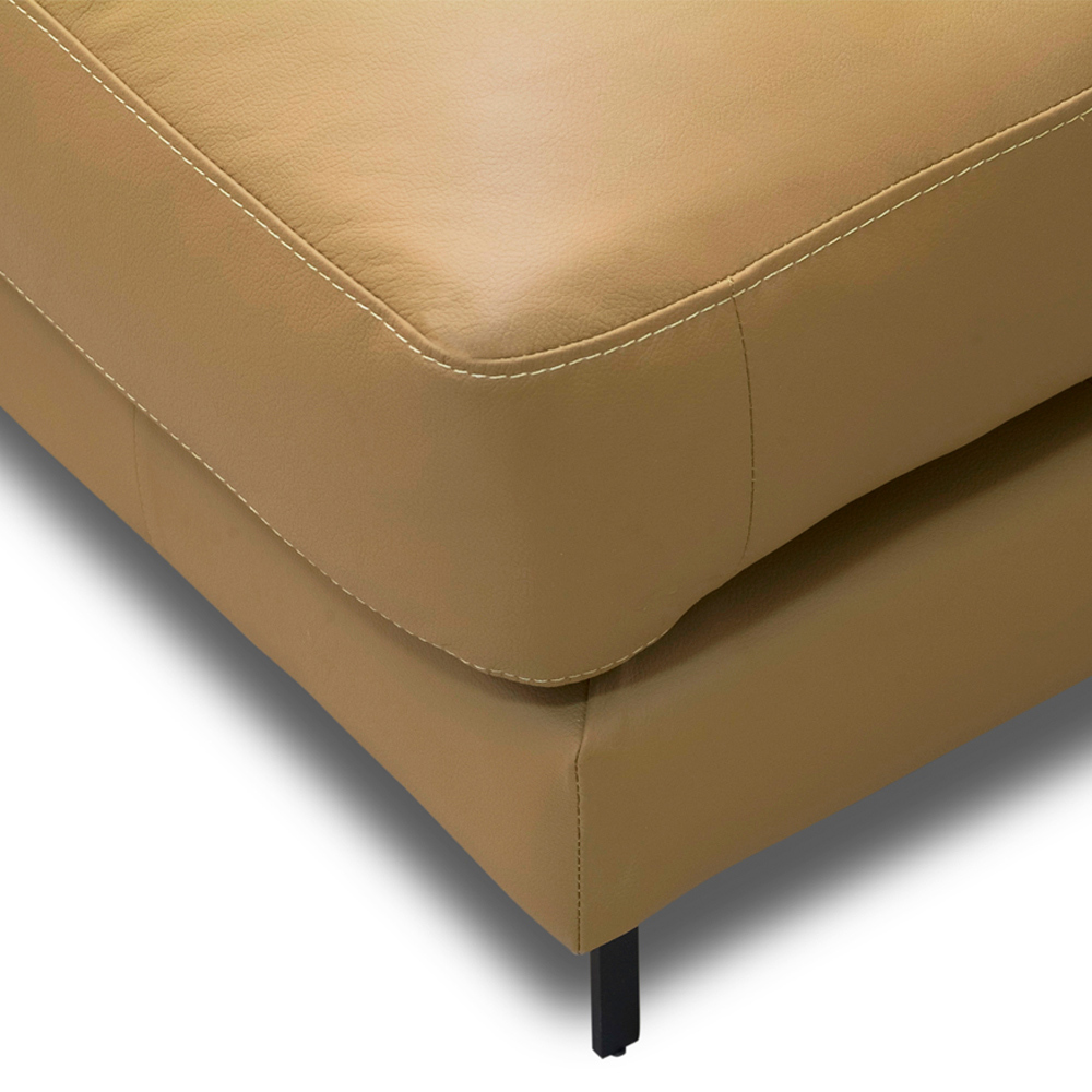 Sofá 5 Lugares com Chaise Direito Sala Living 360cm Amábile L06 Couro Marrom Claro - Lyam Decor