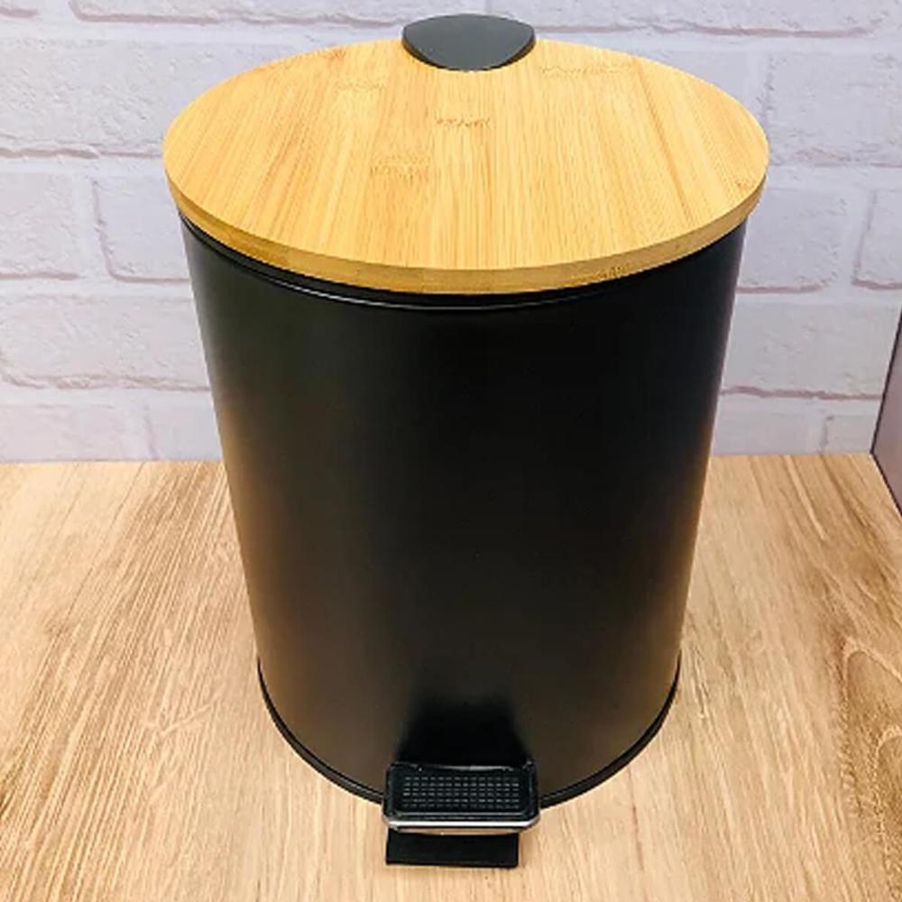 2 Lixeiras Redondas de Metal com Pedal 5L Tampa de Bambu Lyor Preta e Branca Balde Banheiro