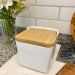 Saleiro de Cerâmica com Tampa de Bambu Lyor Bianco 13cm para Cozinha Branco