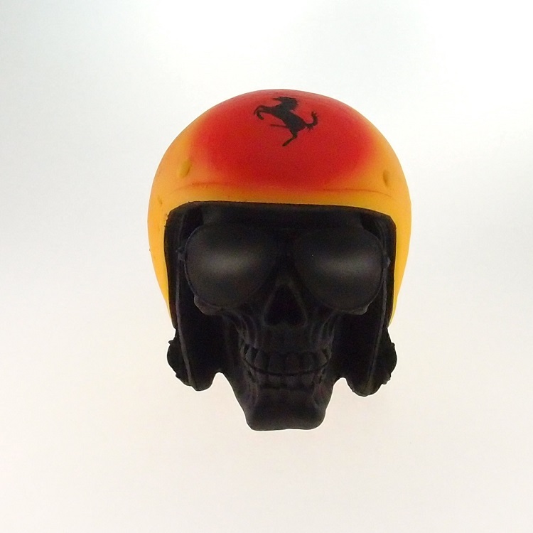 Caveira Decorativa Resina Boné Ferrari Cor Laranja 14X16X14cm
