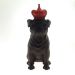 Enfeite Decoração Cachorro Coroa Vermelha Resina Preto 28x12